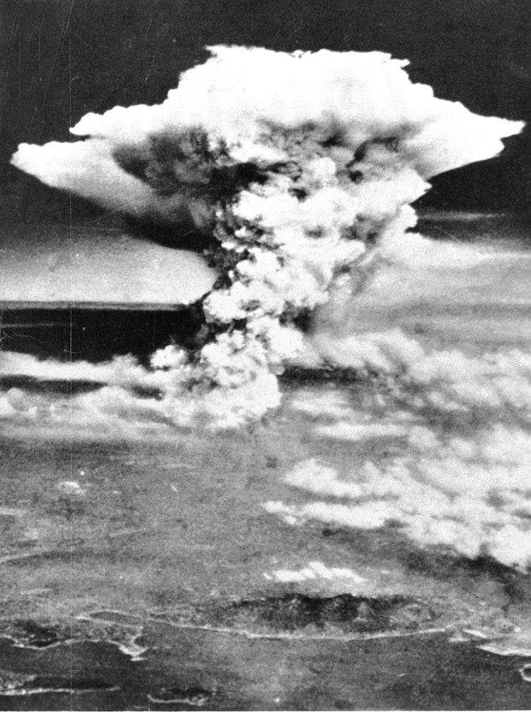 Iconic Photos Of The 1940s Atomic Bomb