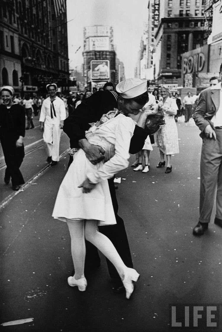 The Most Iconic Photos Of The 1940s VJ Day