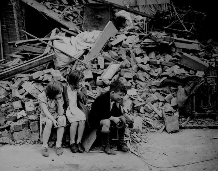 london-1940s-bombing-blitz6