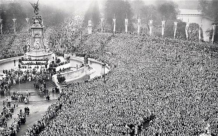 london-1940s-queen-elizabeth-wedding4