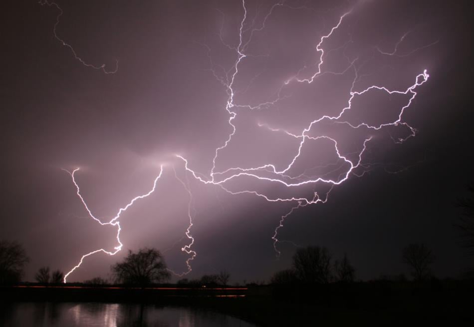 Incredible Lightning Strikes Cloud to Cloud Lightning