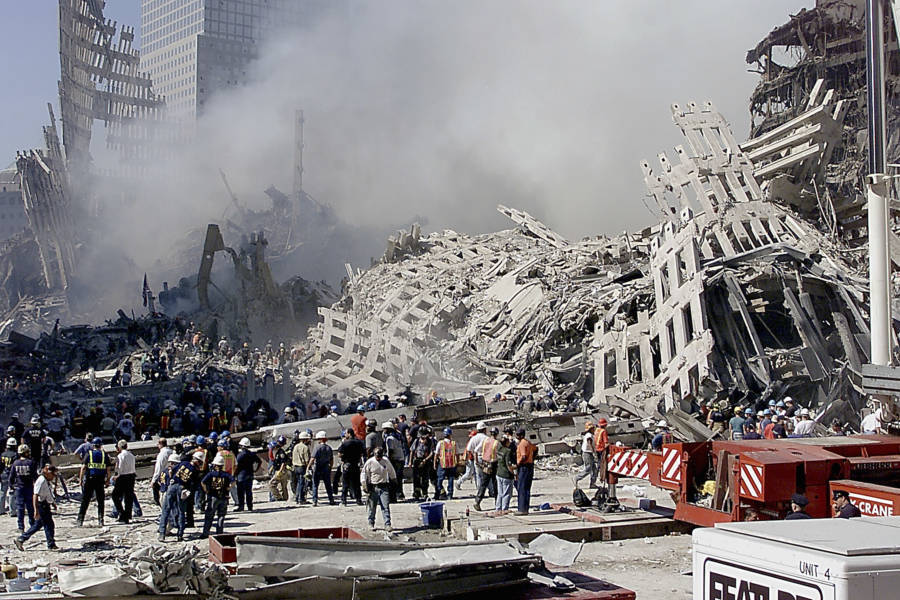 9/11 Pictures Of Rubble And First Responders