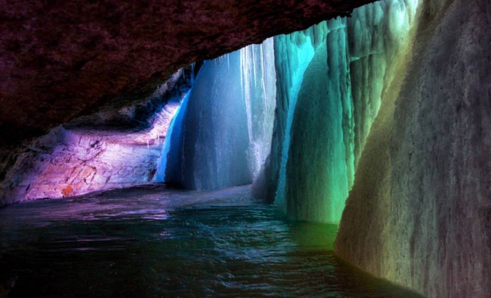 Frozen waterval