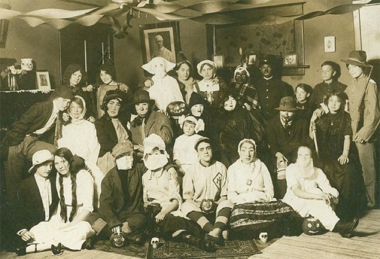 Creepy Group Costumes For Halloween