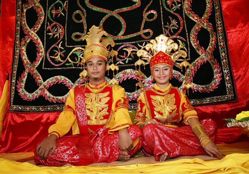 Interesting Wedding Traditions Borneo