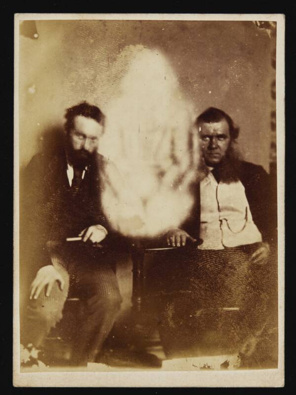 The Bizarre History Of Spirit Photography In 35 Chilling Pictures