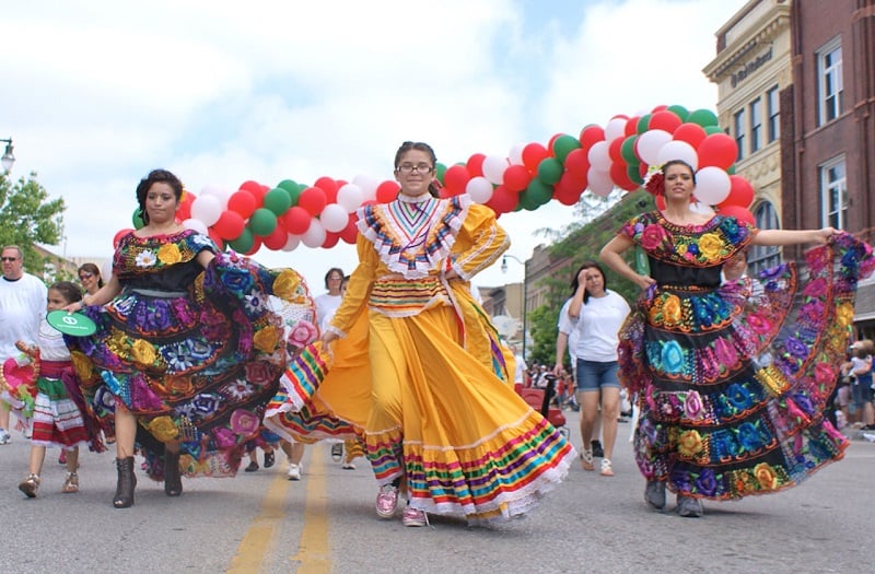 15 Colorful Images From Cinco De Mayo Celebrations Across North America