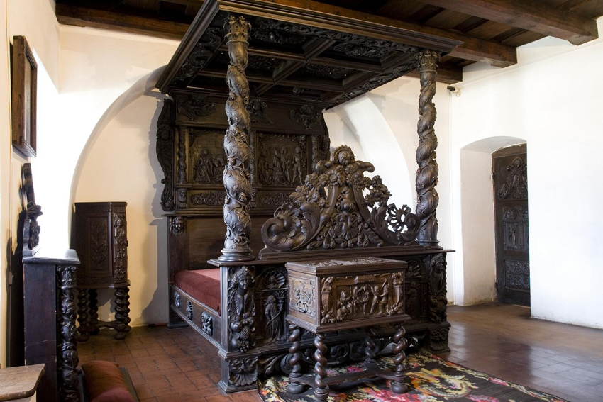 Dracula Pad Bed