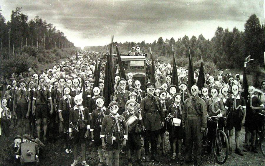 gas-mask-crowd.jpg