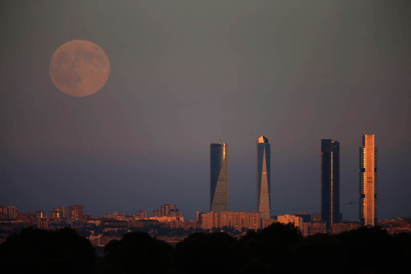 Supermoon Madrid
