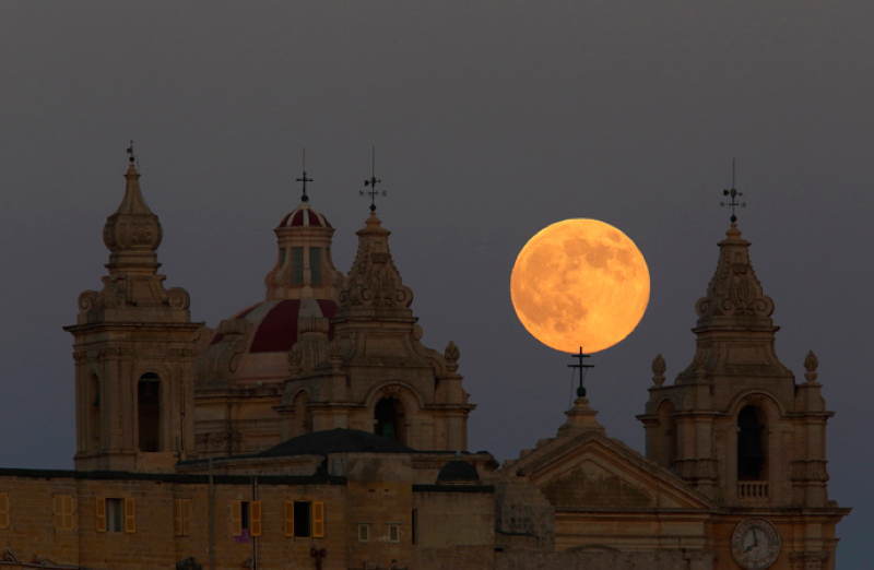 Supermoon Malta