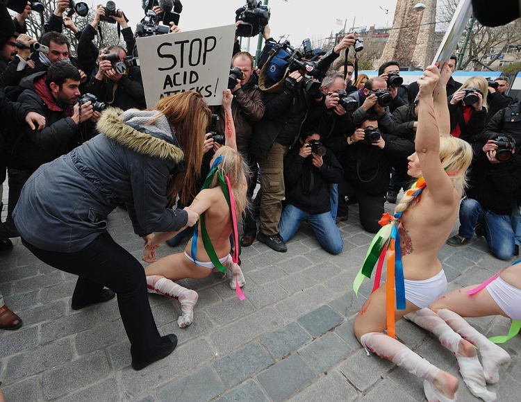 Femen Crowd