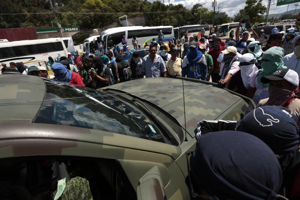 Mexican students blockade military vehicle