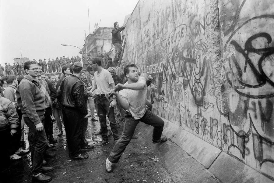 Berlin Wall Swinging