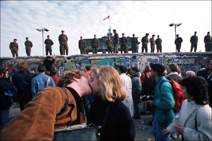 Αποτέλεσμα εικόνας για the fall of the wall in berlin