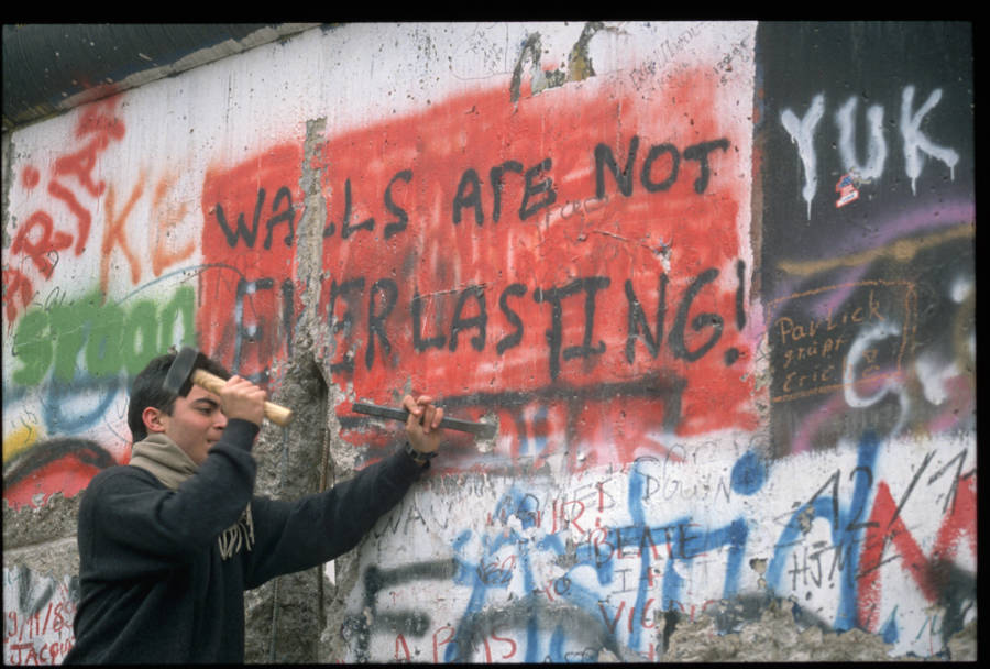The Fall Of The Berlin Wall In 57 Stirring Photos