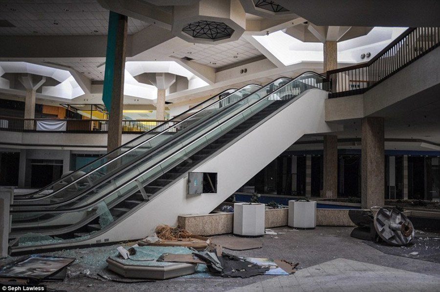 Inside America s Abandoned Malls In 35 Haunting Photos