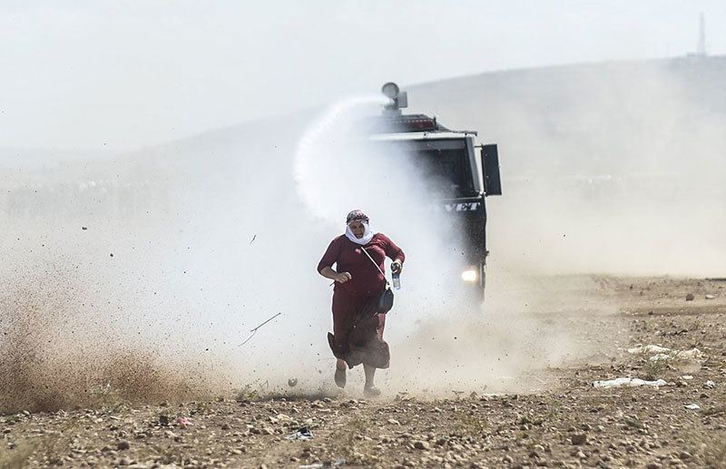 Kurdish Woman Most Powerful Photos of 2014