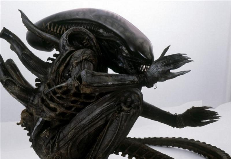 Sci Fi Movie Blunders Alien Body