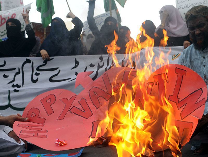 Pakistan Islamists Against V-Day
