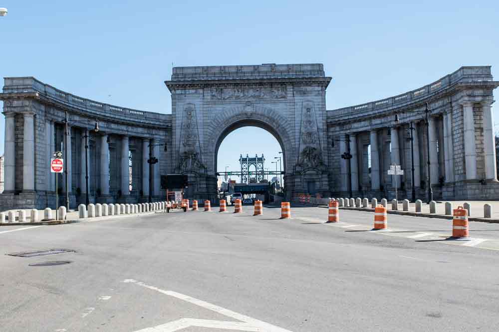 Triumphal arch on Manhattan Bridge in Chinatown