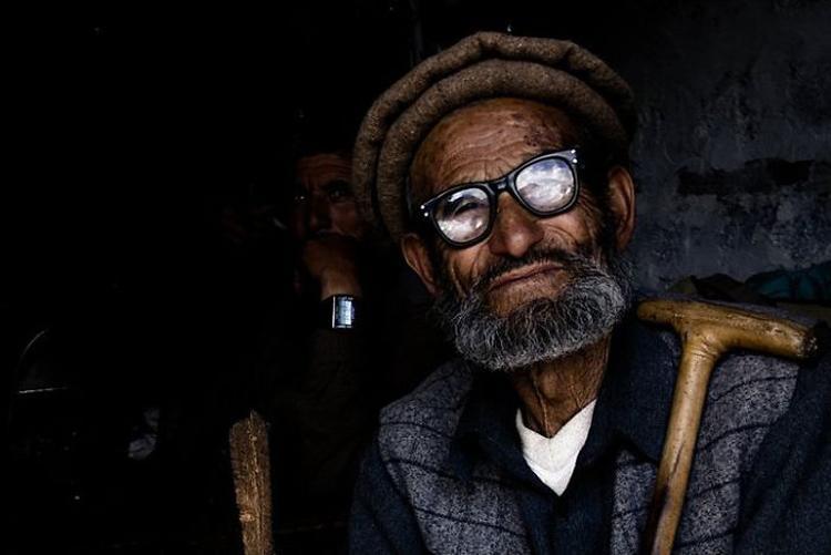 india pakistan street portraits glasses