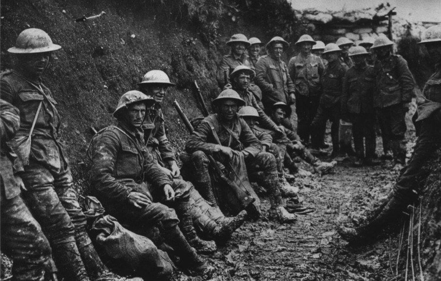 The TRUE story behind this creepy WWI photo 