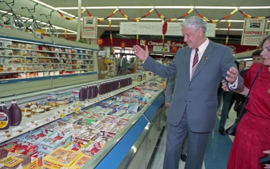 boris-yeltsin-shops-at-an-american-supermarket.jpg