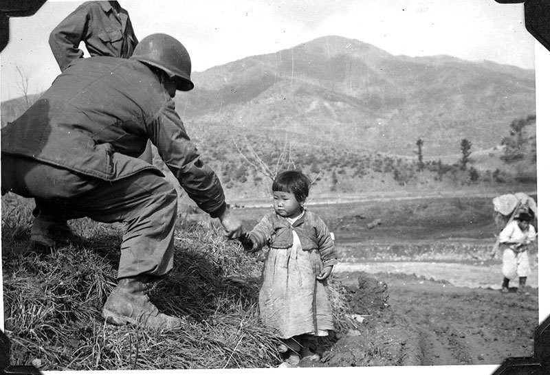 30 Heartbreaking Photos Of The Korean War