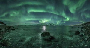 Green Aurora River Rocks