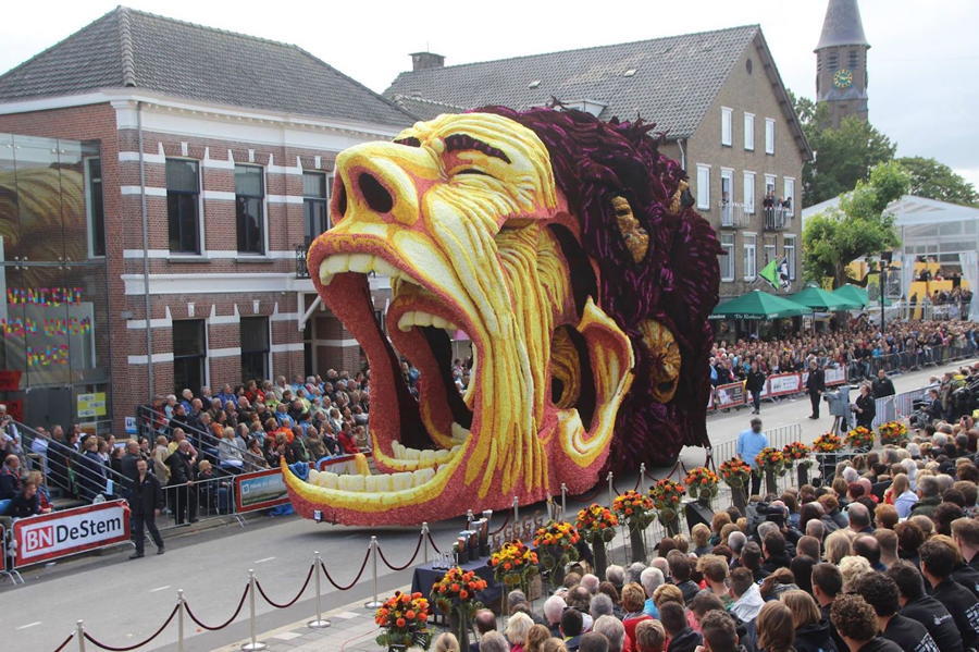 Flower Floats Multiple Mouths