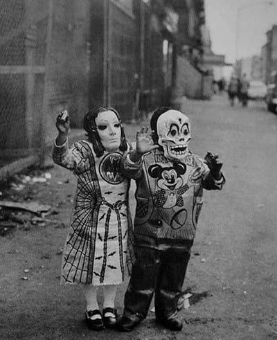 40 Vintage Halloween Costumes That Will Haunt Your Nightmares