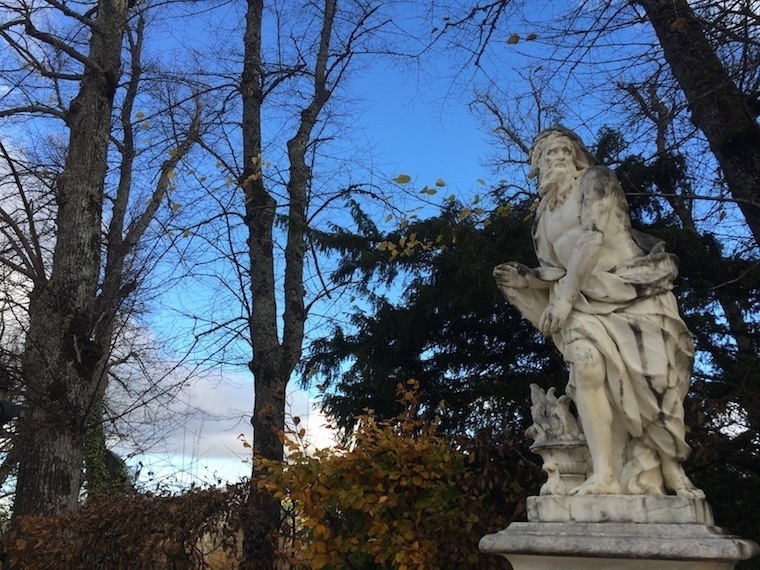 Fall Granja Detail Statue