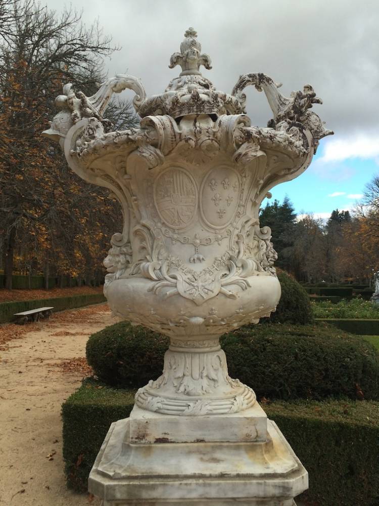 Fall Granja Vase Coat