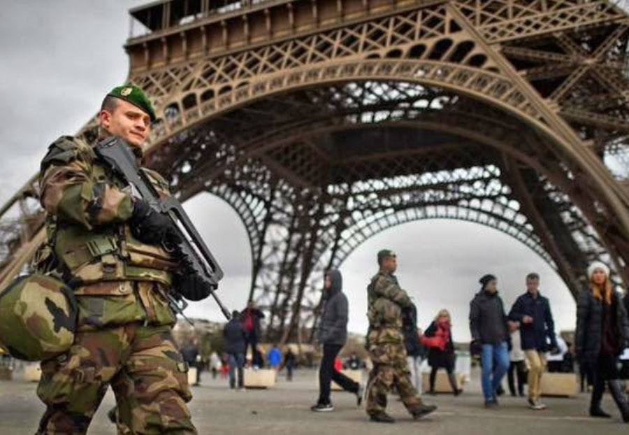 French Men Isis Eiffel