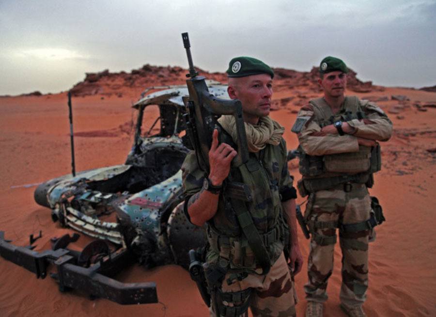 French Men Isis Vehicle