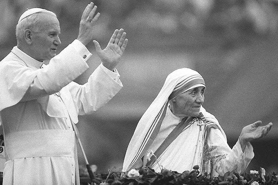 Mother Teresa With The Pope