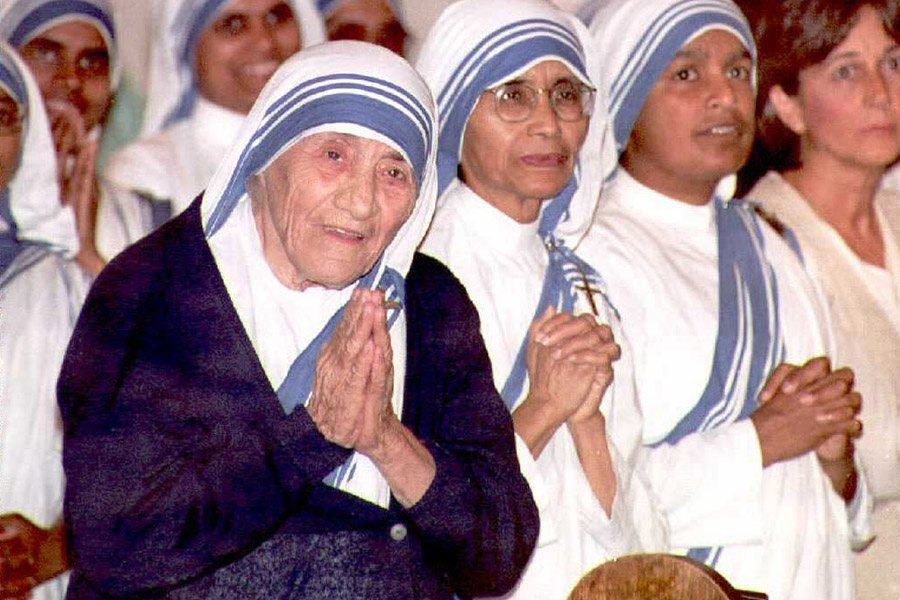 Mother Teresa Praying