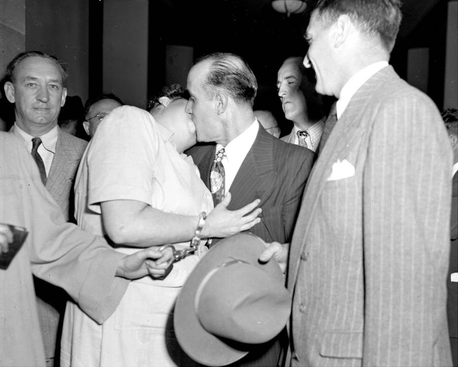 Martha Beck and Raymond Fernandez Kissing