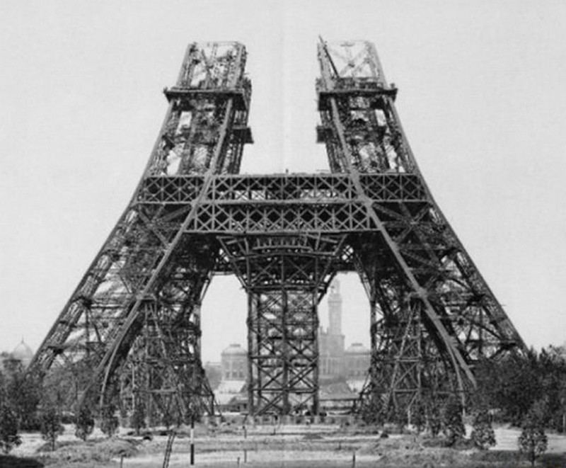 The Eiffel Tower: facts, history, construction, secrets - We Build