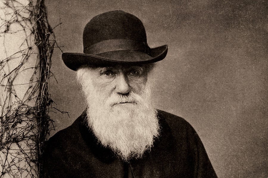 Charles_Darwin_Standing