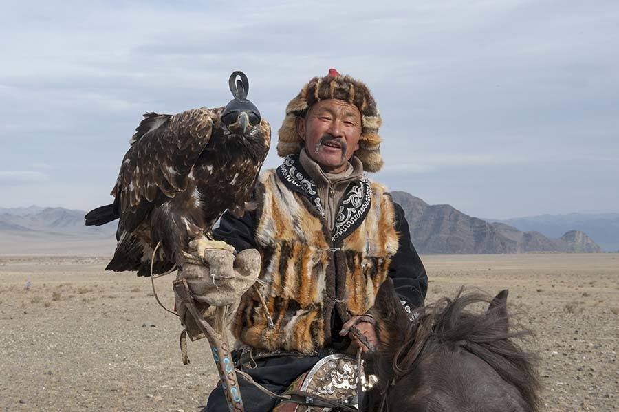 Mongolia's Golden Eagle Festival: 20 Stunning Photos