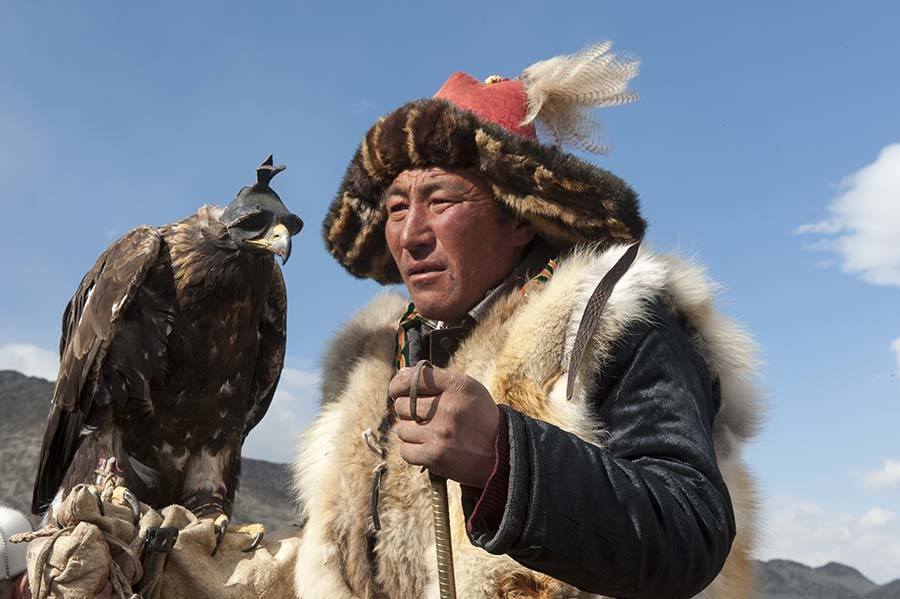 Mongolia's Golden Eagle Festival: 20 Stunning Photos