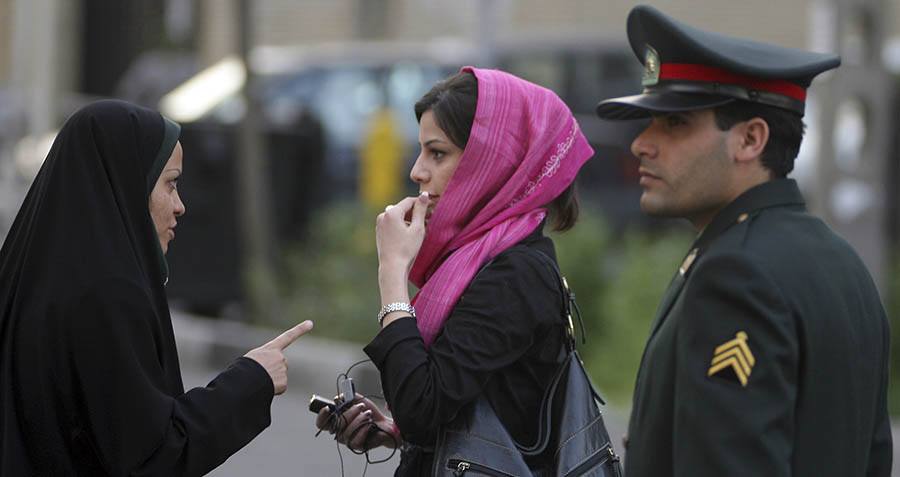 Police Enforce Women's Islamic Dress Code