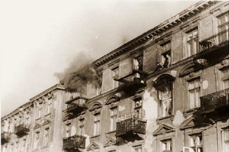 4 Absolutely Devastating Moments From The Nazi Occupation