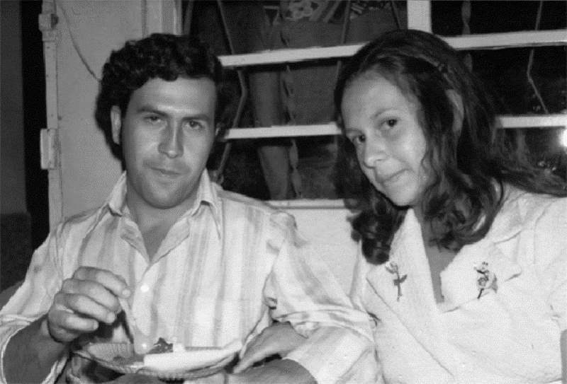 23 Fascinating Candid Photos From Pablo Escobar's Family Album