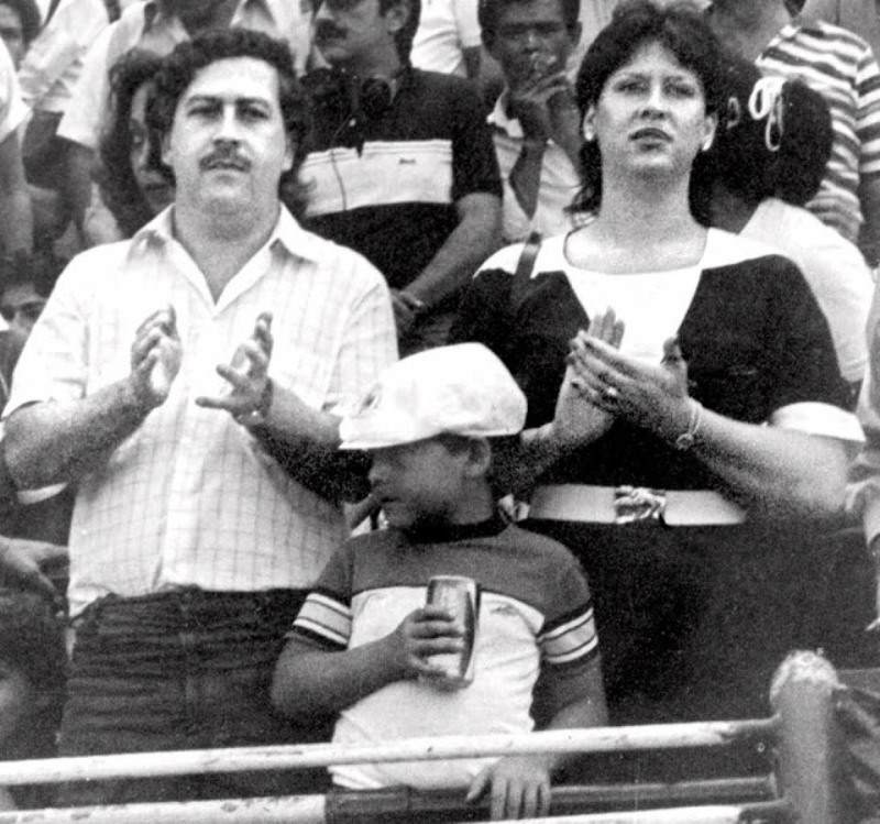 23 Fascinating Candid Photos From Pablo Escobar's Family Album