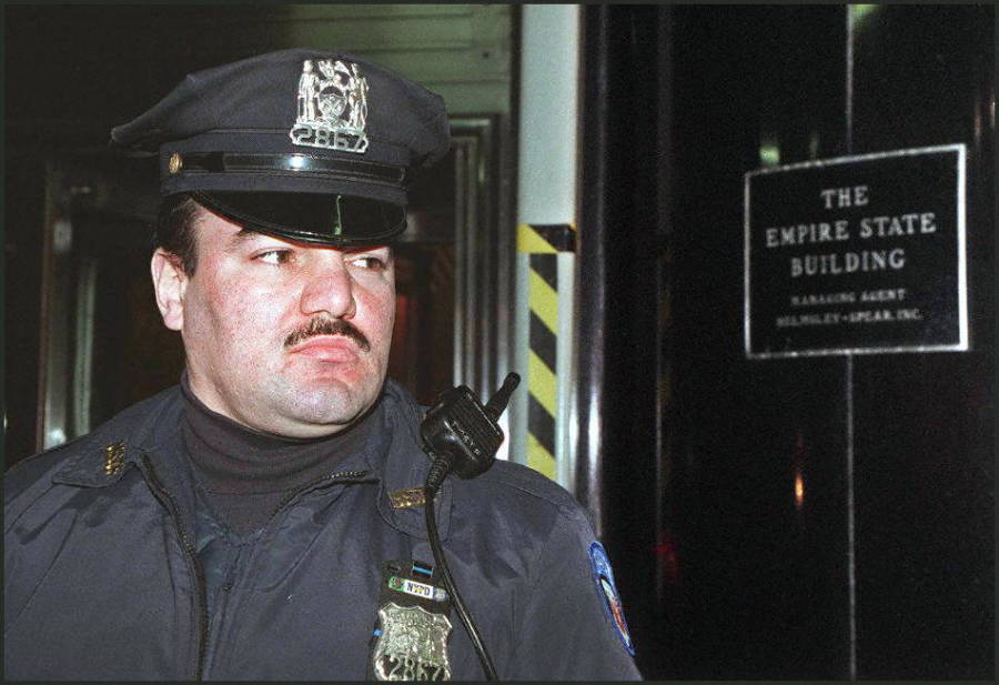 Cop Empire State Building