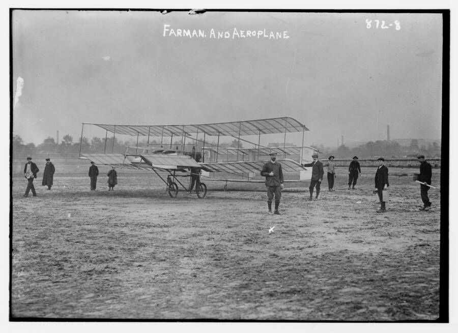 Farman And Others Next To An Early Aeroplane