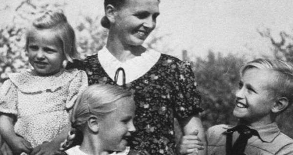 Life In Nazi Germany 33 Everyday Scenes Of Ordinary Citizens
